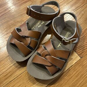 Saltwater sandles great condition. Worn a few times only
